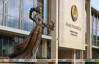 Программа развития до 2030 года и подготовка встречи с учеными. Александр Лукашенко заслушал доклады Романа Головченко и Владимира Караника Программа развития до 2030 года и подготовка встречи с учеными. Александр Лукашенко заслушал доклады Романа Головченко и Владимира Караника