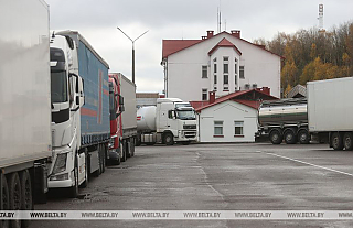 "Ситуация критическая". Сотни литовских фур застряли в Беларуси из-за закрытия границы Литвой "Ситуация критическая". Сотни литовских фур застряли в Беларуси из-за закрытия границы Литвой