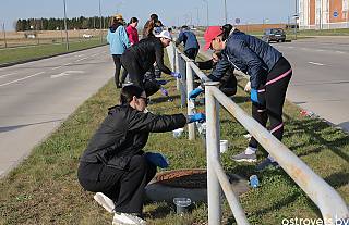 Республиканский субботник: воспитатели взялись за кисточки