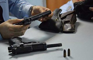 Участковый отвечает: правила соблюдать и оружие сдать