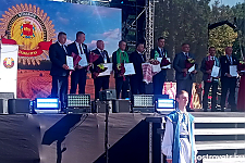 Лепшых працаўнікоў сельскай гаспадаркі ўзнагародзілі на "Дажынках-2025" у Ваўкавыску