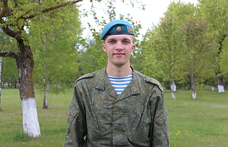 Никита Умрихин прошёл торжественным маршем в День Победы по Красной площади Москвы
