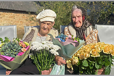 Самым пожилым близняшкам Беларуси исполнилось 99 лет