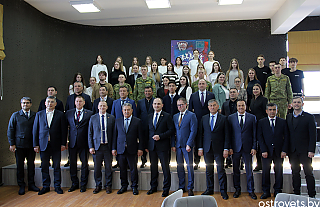 Представители Узбекистана знакомились с Островцом