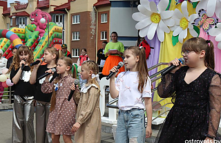 Танцы, песни, смех и развлечения. В Островце отметили День защиты детей