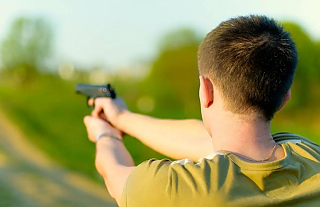 Стрелял по окнам, а попал в суд