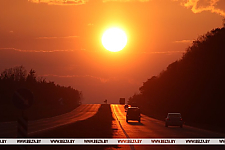 ГАИ напомнила правила вождения при ярком солнце
