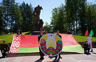 Торжественный митинг, посвящённый Дню Независимости и освобождению Беларуси и Островца от немецко-фашистских захватчиков, прошёл у памятника советским воинам и партизанам