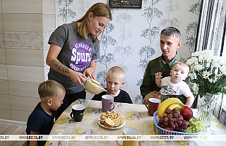 Минтруда: в Беларуси созданы условия для участия обоих родителей в уходе за детьми 