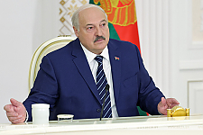 "Должен пройтись так, чтобы губернатор вспотел". Александр Лукашенко о требованиях к помощникам в регионах