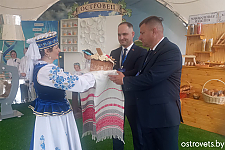 ﻿Уражаннямі ад удзелу ў абласных "Дажынках" падзяліўся старшыня Астравецкага райвыканкама Сяргей Мядзвецкас