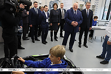 "Добрый день, Кулибины!" Александр Лукашенко пообщался с юными техниками и изобретателями, оценил их разработки