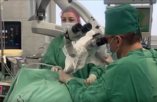 В Беларуси провели первую операцию по удалению опухоли возле уха новым способом