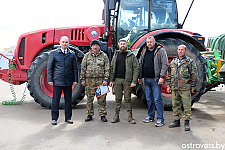 Равнение на лидеров: на Островетчине наградили победителей соревнования по итогам весеннего сева