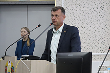 О чём островецкая молодёжь говорила с председателем районного Совета депутатов