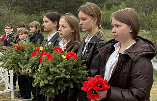 Дорогами памяти: островчане посетили памятники в преддверии Дня Победы