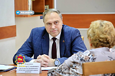 Владимир Караник провел выездной прием граждан в Новогрудке