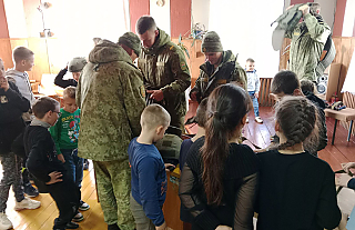 Пограничники встретились с жителями агрогородка Страчанка 