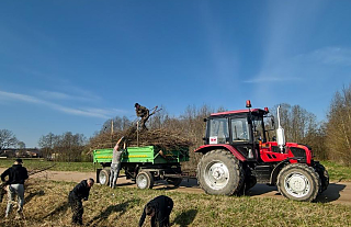 Вклад в общее дело: работники Островецкого РОЧС приняли участие в республиканском субботнике