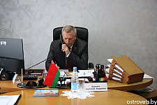 Приём граждан и «Прямую линию» в Островце провёл Анатолий Дорожко