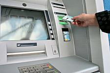Чтобы деньги положить: о работе инфокиоска в Островце