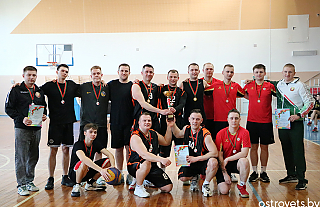 Взрослые и дети состязались за Кубок района по баскетболу 