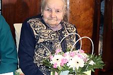 Стогадовая жыхарка Астравеччыны Ганна Ракоўская атрымала пашпарт