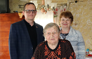 Лидеры профсоюза работников АПК поздравили с 90-летием Королину Следевич