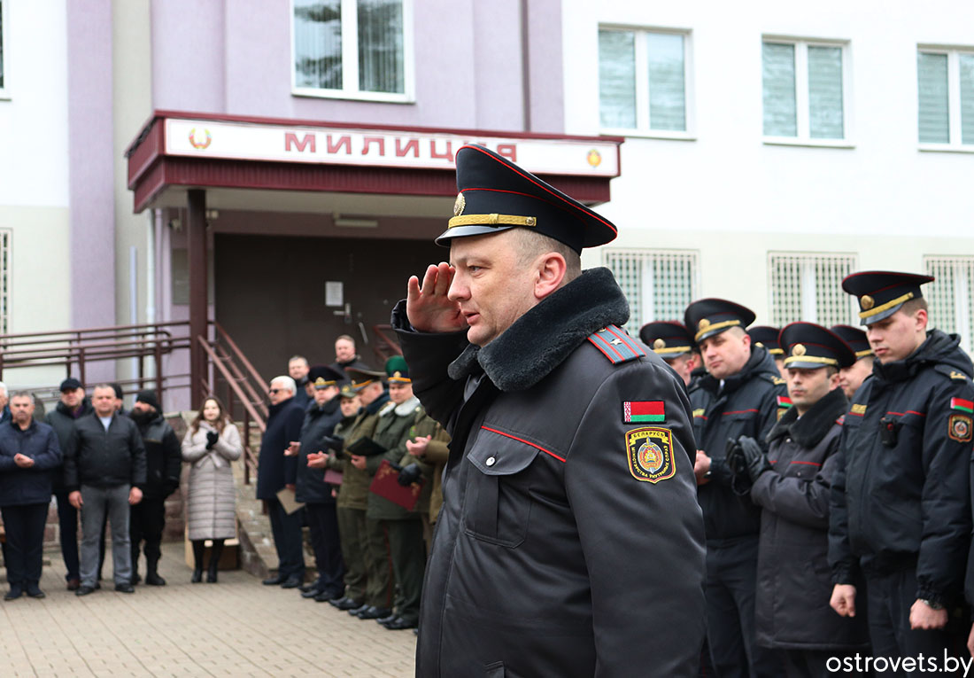 Фотофакт. В Островце прошли мероприятия ко Дню милиции