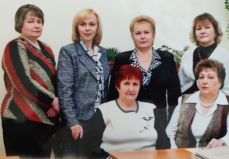  2010 год. Слева направо: Валентина Бартошевич, Светлана Шлыкович, Галина Кривулько, Жанна Михалевич, сидят: Станислава Богатко, Валентина Змитрович.