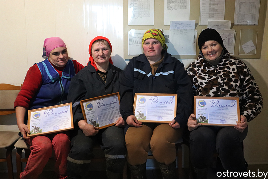 У межах акцыі адзначылі прыгожую палавіну МТФ “Карвэлі”: Алену Білегу, Валянціну Калпак, Алену Тумаш і Вольгу Ігнатовіч